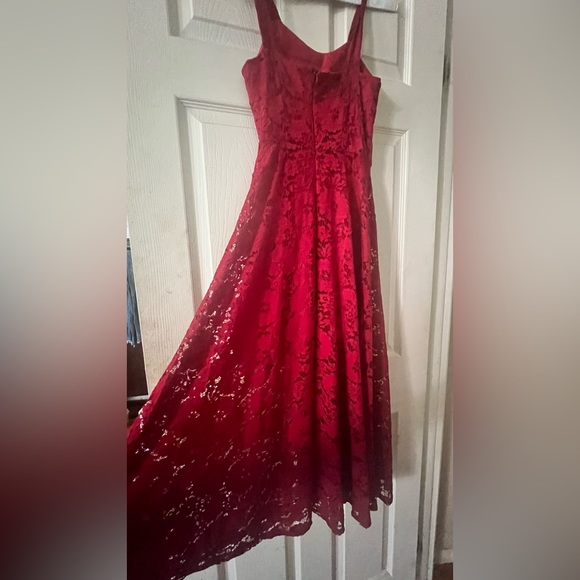 Red lace dress - Picture 2 of 3